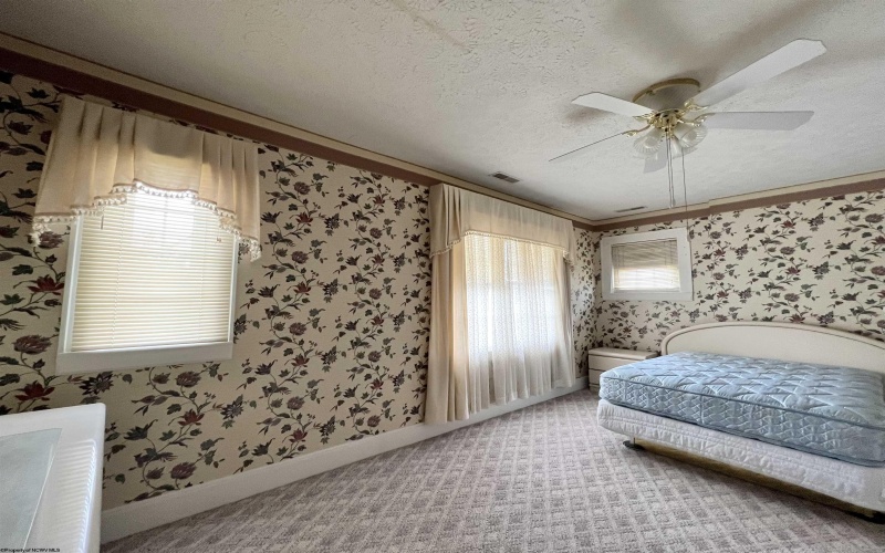 217 Maple Avenue, Clarksburg, West Virginia 26301, 3 Bedrooms Bedrooms, 9 Rooms Rooms,3 BathroomsBathrooms,Single Family Detached,For Sale,Maple,10158139