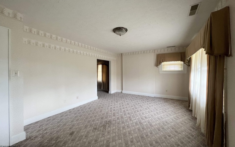 217 Maple Avenue, Clarksburg, West Virginia 26301, 3 Bedrooms Bedrooms, 9 Rooms Rooms,3 BathroomsBathrooms,Single Family Detached,For Sale,Maple,10158139