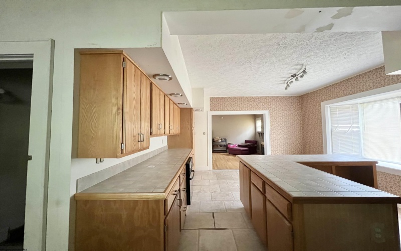 217 Maple Avenue, Clarksburg, West Virginia 26301, 3 Bedrooms Bedrooms, 9 Rooms Rooms,3 BathroomsBathrooms,Single Family Detached,For Sale,Maple,10158139