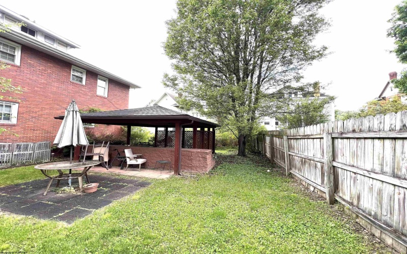217 Maple Avenue, Clarksburg, West Virginia 26301, 3 Bedrooms Bedrooms, 9 Rooms Rooms,3 BathroomsBathrooms,Single Family Detached,For Sale,Maple,10158139