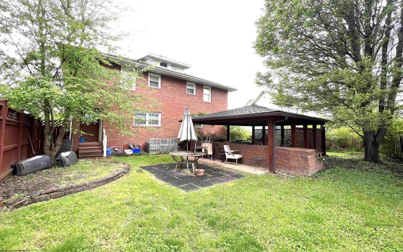 217 Maple Avenue, Clarksburg, West Virginia 26301, 3 Bedrooms Bedrooms, 9 Rooms Rooms,3 BathroomsBathrooms,Single Family Detached,For Sale,Maple,10158139