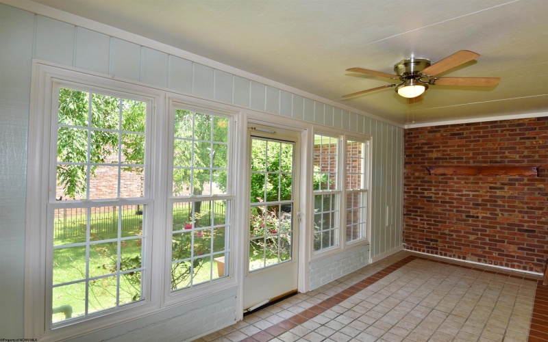696 Deerfield Drive, Bridgeport, West Virginia 26330, 2 Bedrooms Bedrooms, 5 Rooms Rooms,1 BathroomBathrooms,Single Family Attached,For Sale,Deerfield,10159874