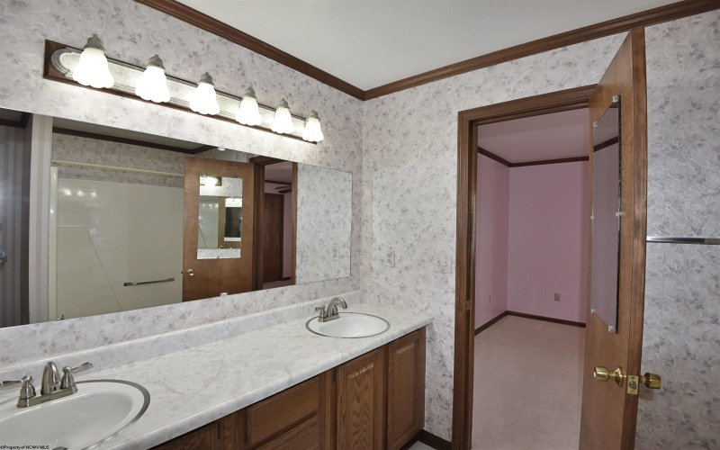 696 Deerfield Drive, Bridgeport, West Virginia 26330, 2 Bedrooms Bedrooms, 5 Rooms Rooms,1 BathroomBathrooms,Single Family Attached,For Sale,Deerfield,10159874