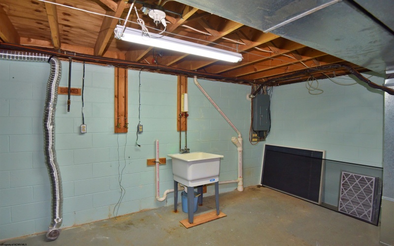 696 Deerfield Drive, Bridgeport, West Virginia 26330, 2 Bedrooms Bedrooms, 5 Rooms Rooms,1 BathroomBathrooms,Single Family Attached,For Sale,Deerfield,10159874
