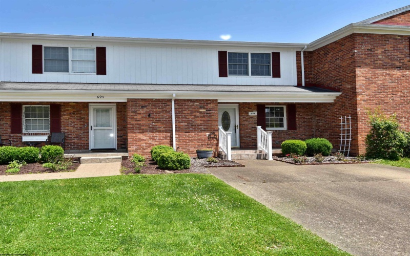 696 Deerfield Drive, Bridgeport, West Virginia 26330, 2 Bedrooms Bedrooms, 5 Rooms Rooms,1 BathroomBathrooms,Single Family Attached,For Sale,Deerfield,10159874