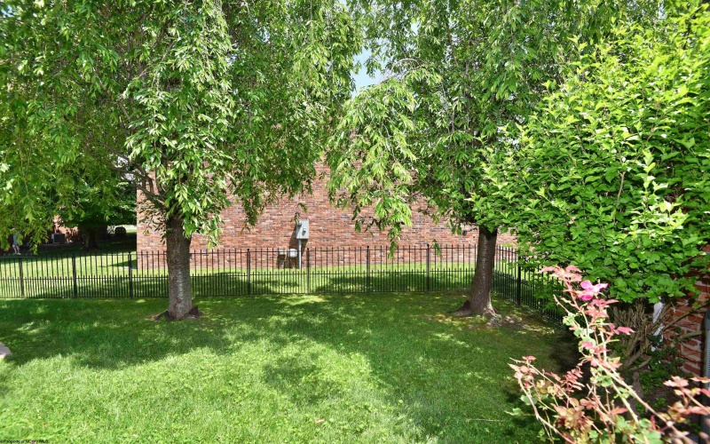 696 Deerfield Drive, Bridgeport, West Virginia 26330, 2 Bedrooms Bedrooms, 5 Rooms Rooms,1 BathroomBathrooms,Single Family Attached,For Sale,Deerfield,10159874