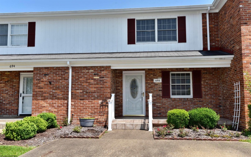 696 Deerfield Drive, Bridgeport, West Virginia 26330, 2 Bedrooms Bedrooms, 5 Rooms Rooms,1 BathroomBathrooms,Single Family Attached,For Sale,Deerfield,10159874