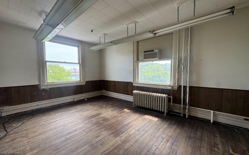 998 Minor Avenue, Fairmont, West Virginia 26554, ,Commercial/industrial,For Sale,Minor,10159865
