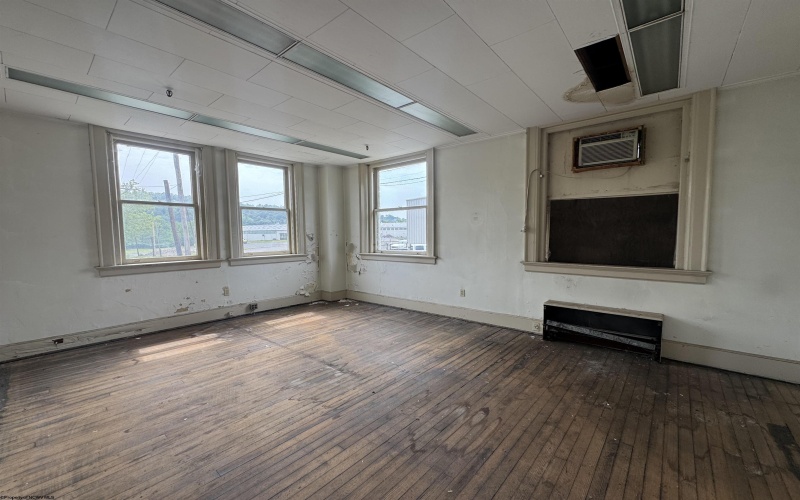 998 Minor Avenue, Fairmont, West Virginia 26554, ,Commercial/industrial,For Sale,Minor,10159865