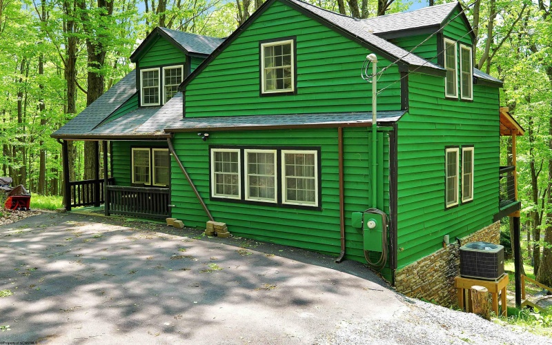 223 Clover Drive, Terra Alta, West Virginia 26764, 3 Bedrooms Bedrooms, 7 Rooms Rooms,2 BathroomsBathrooms,Single Family Detached,For Sale,Clover,10159878