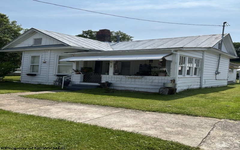 19 Pinnell Street, Buckhannon, West Virginia 26201, 2 Bedrooms Bedrooms, 5 Rooms Rooms,1 BathroomBathrooms,Single Family Detached,For Sale,Pinnell,10159858