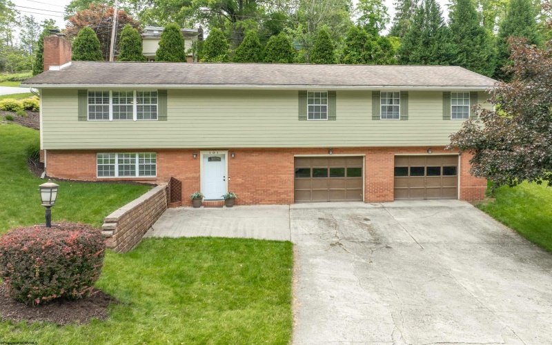 101 Forest Drive, Morgantown, West Virginia 26505, 4 Bedrooms Bedrooms, 8 Rooms Rooms,3 BathroomsBathrooms,Single Family Detached,For Sale,Forest,10159860