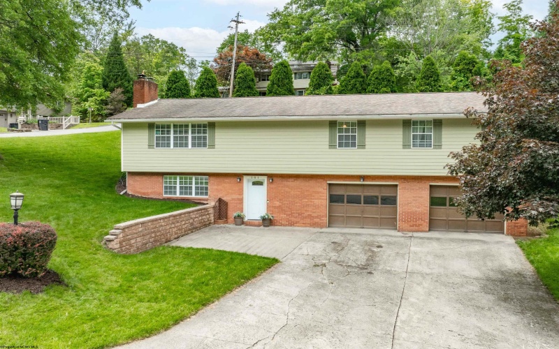 101 Forest Drive, Morgantown, West Virginia 26505, 4 Bedrooms Bedrooms, 8 Rooms Rooms,3 BathroomsBathrooms,Single Family Detached,For Sale,Forest,10159860