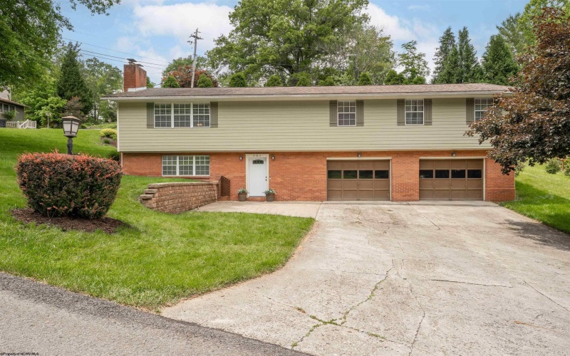 101 Forest Drive, Morgantown, West Virginia 26505, 4 Bedrooms Bedrooms, 8 Rooms Rooms,3 BathroomsBathrooms,Single Family Detached,For Sale,Forest,10159860