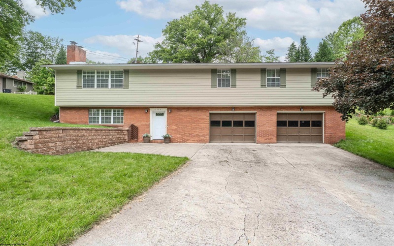 101 Forest Drive, Morgantown, West Virginia 26505, 4 Bedrooms Bedrooms, 8 Rooms Rooms,3 BathroomsBathrooms,Single Family Detached,For Sale,Forest,10159860
