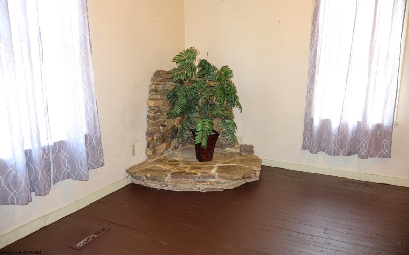 200 Spence Street, Fairmont, West Virginia 26554, 2 Bedrooms Bedrooms, 8 Rooms Rooms,1 BathroomBathrooms,Single Family Detached,For Sale,Spence,10159864