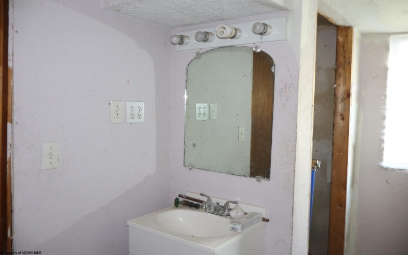 200 Spence Street, Fairmont, West Virginia 26554, 2 Bedrooms Bedrooms, 8 Rooms Rooms,1 BathroomBathrooms,Single Family Detached,For Sale,Spence,10159864