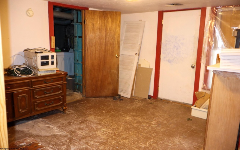 200 Spence Street, Fairmont, West Virginia 26554, 2 Bedrooms Bedrooms, 8 Rooms Rooms,1 BathroomBathrooms,Single Family Detached,For Sale,Spence,10159864