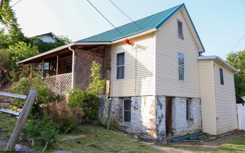 200 Spence Street, Fairmont, West Virginia 26554, 2 Bedrooms Bedrooms, 8 Rooms Rooms,1 BathroomBathrooms,Single Family Detached,For Sale,Spence,10159864