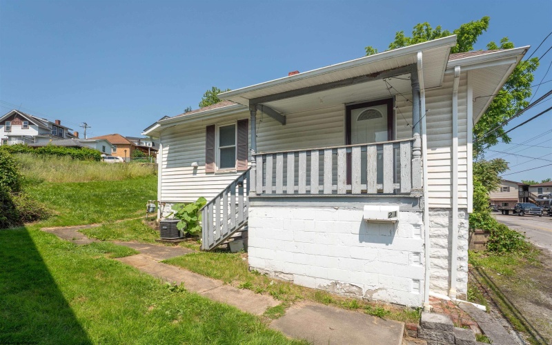 21 Dunkard Avenue, Westover, West Virginia 26501, 1 Bedroom Bedrooms, 4 Rooms Rooms,1 BathroomBathrooms,Single Family Detached,For Sale,Dunkard,10159873