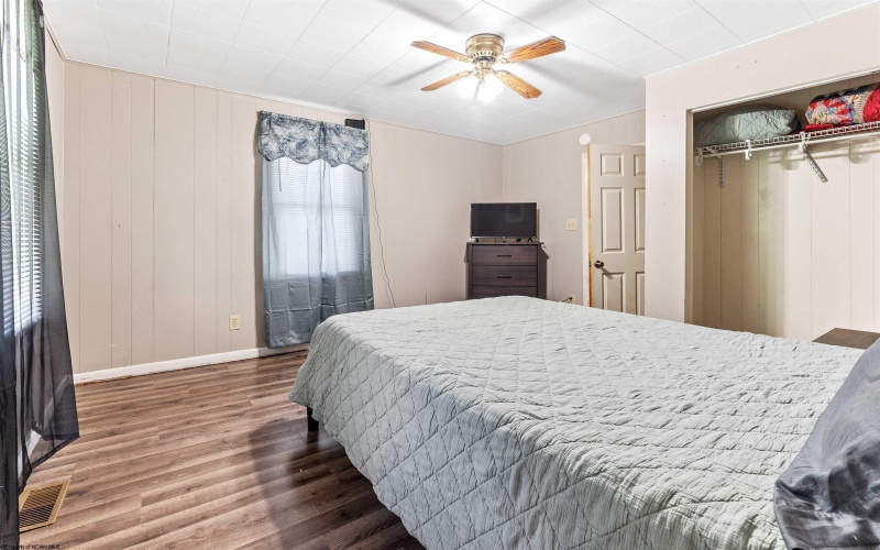 21 Dunkard Avenue, Westover, West Virginia 26501, 1 Bedroom Bedrooms, 4 Rooms Rooms,1 BathroomBathrooms,Single Family Detached,For Sale,Dunkard,10159873