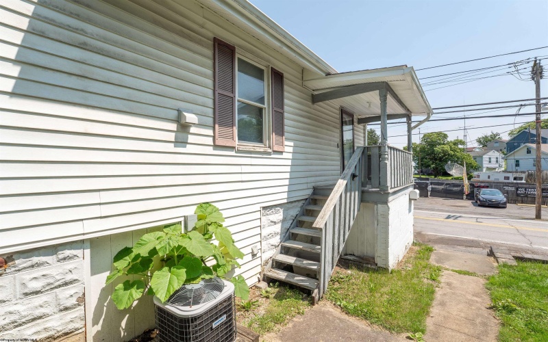 21 Dunkard Avenue, Westover, West Virginia 26501, 1 Bedroom Bedrooms, 4 Rooms Rooms,1 BathroomBathrooms,Single Family Detached,For Sale,Dunkard,10159873