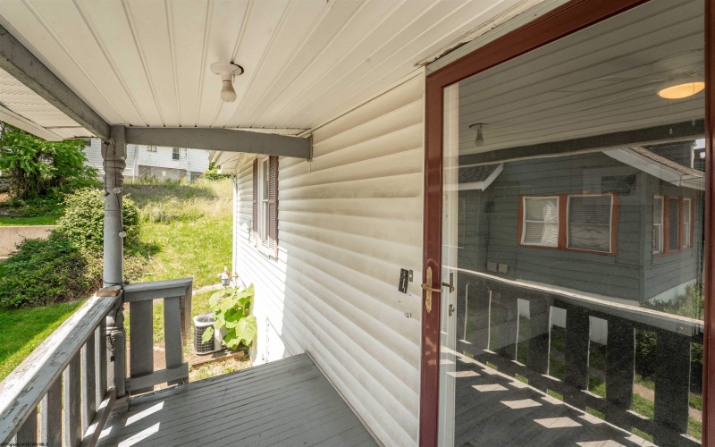 21 Dunkard Avenue, Westover, West Virginia 26501, 1 Bedroom Bedrooms, 4 Rooms Rooms,1 BathroomBathrooms,Single Family Detached,For Sale,Dunkard,10159873