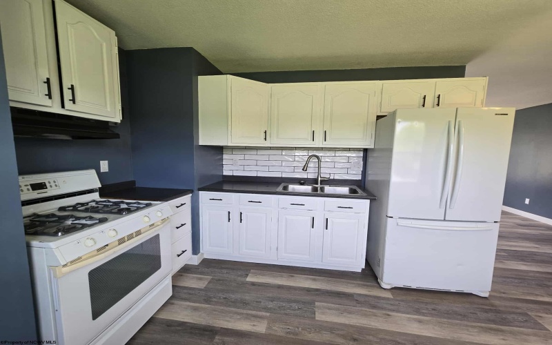 5059 Walnut Street, West Milford, West Virginia 26301, 3 Bedrooms Bedrooms, 5 Rooms Rooms,1 BathroomBathrooms,Single Family Detached,For Sale,Walnut,10159859