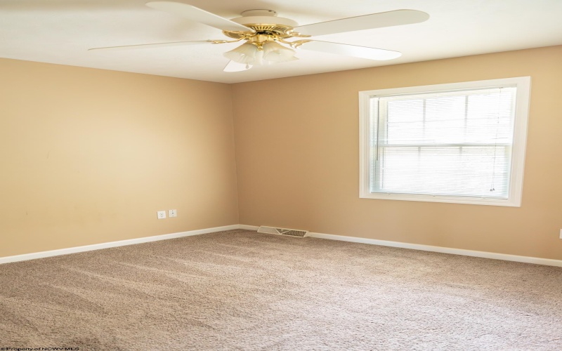 880 Tremont Street, Morgantown, West Virginia 26505, 3 Bedrooms Bedrooms, 6 Rooms Rooms,2 BathroomsBathrooms,Single Family Attached,For Sale,Tremont,10159885