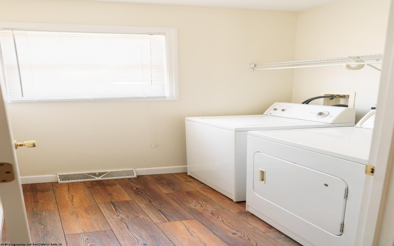 880 Tremont Street, Morgantown, West Virginia 26505, 3 Bedrooms Bedrooms, 6 Rooms Rooms,2 BathroomsBathrooms,Single Family Attached,For Sale,Tremont,10159885