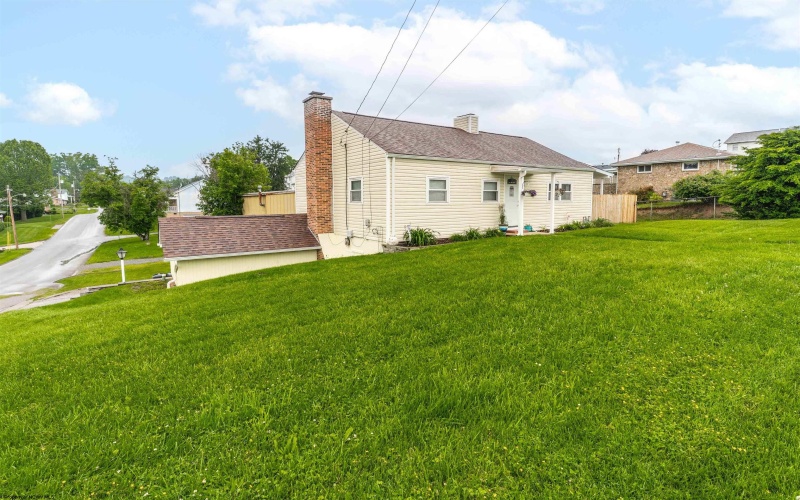 210 New York Avenue, Westover, West Virginia 26501, 2 Bedrooms Bedrooms, 7 Rooms Rooms,2 BathroomsBathrooms,Single Family Detached,For Sale,New York,10159903