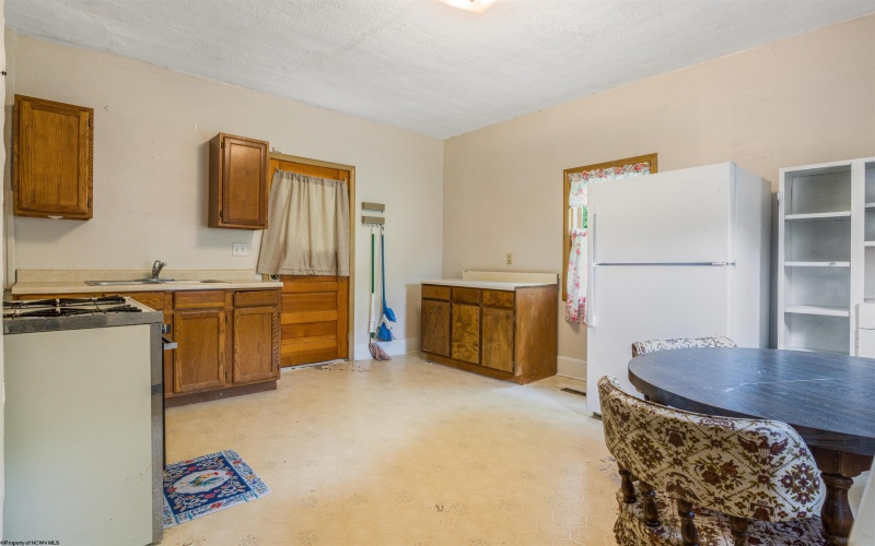 240 Diamond Avenue, Morgantown, West Virginia 26505, 2 Bedrooms Bedrooms, 4 Rooms Rooms,1 BathroomBathrooms,Single Family Detached,For Sale,Diamond,10159889