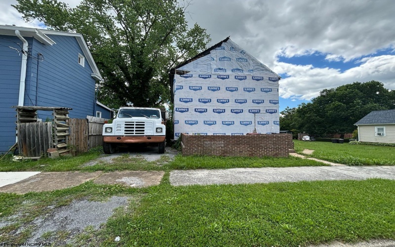 904 Florida Avenue, Martinsburg, West Virginia 25401, 3 Bedrooms Bedrooms, 6 Rooms Rooms,1 BathroomBathrooms,Single Family Detached,For Sale,Florida,10159888