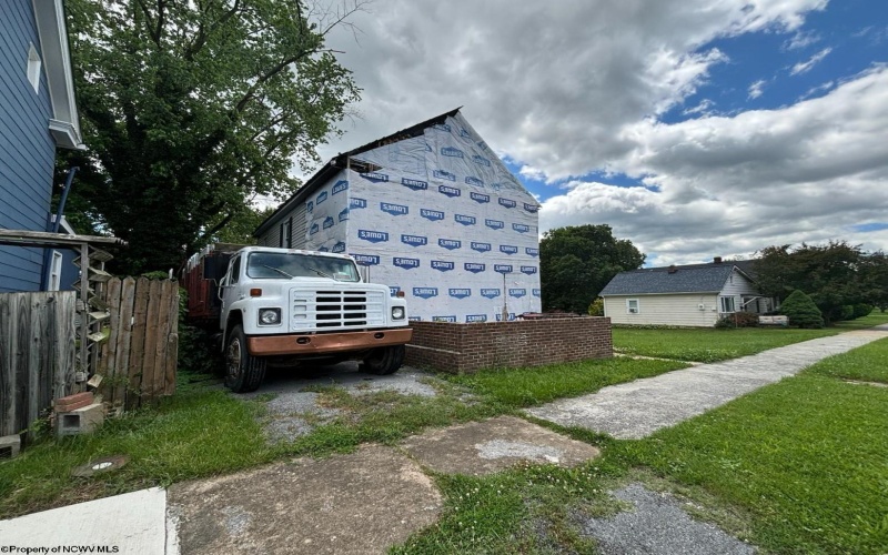 904 Florida Avenue, Martinsburg, West Virginia 25401, 3 Bedrooms Bedrooms, 6 Rooms Rooms,1 BathroomBathrooms,Single Family Detached,For Sale,Florida,10159888