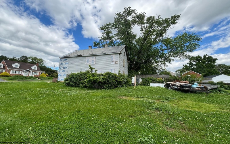 904 Florida Avenue, Martinsburg, West Virginia 25401, 3 Bedrooms Bedrooms, 6 Rooms Rooms,1 BathroomBathrooms,Single Family Detached,For Sale,Florida,10159888