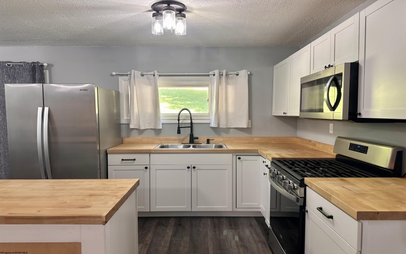 2073 Junkins Avenue, Clarksburg, West Virginia 26301, 3 Bedrooms Bedrooms, 5 Rooms Rooms,2 BathroomsBathrooms,Single Family Detached,For Sale,Junkins,10159898