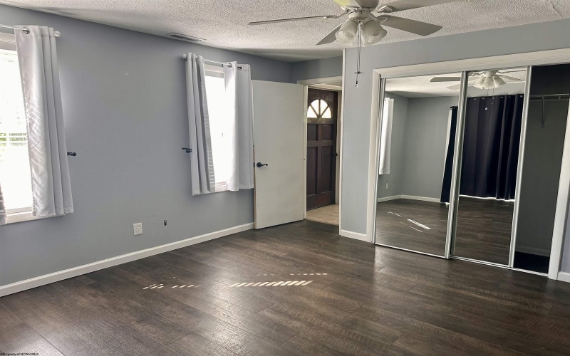 2073 Junkins Avenue, Clarksburg, West Virginia 26301, 3 Bedrooms Bedrooms, 5 Rooms Rooms,2 BathroomsBathrooms,Single Family Detached,For Sale,Junkins,10159898