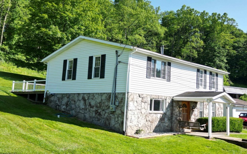 2073 Junkins Avenue, Clarksburg, West Virginia 26301, 3 Bedrooms Bedrooms, 5 Rooms Rooms,2 BathroomsBathrooms,Single Family Detached,For Sale,Junkins,10159898