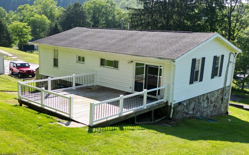 2073 Junkins Avenue, Clarksburg, West Virginia 26301, 3 Bedrooms Bedrooms, 5 Rooms Rooms,2 BathroomsBathrooms,Single Family Detached,For Sale,Junkins,10159898