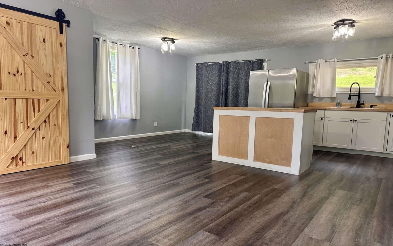 2073 Junkins Avenue, Clarksburg, West Virginia 26301, 3 Bedrooms Bedrooms, 5 Rooms Rooms,2 BathroomsBathrooms,Single Family Detached,For Sale,Junkins,10159898