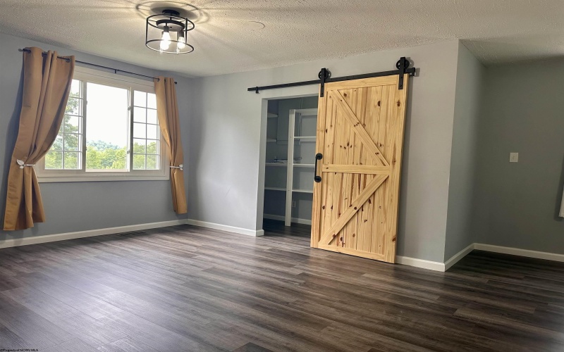 2073 Junkins Avenue, Clarksburg, West Virginia 26301, 3 Bedrooms Bedrooms, 5 Rooms Rooms,2 BathroomsBathrooms,Single Family Detached,For Sale,Junkins,10159898