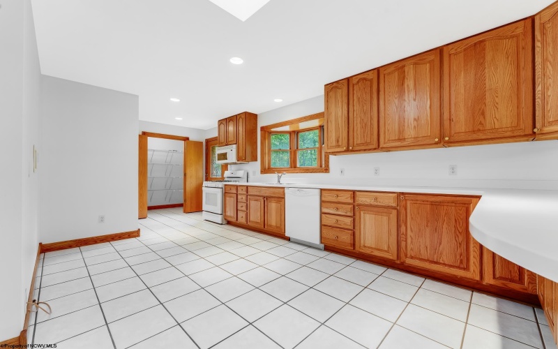 395 Hazelwood Drive, Bruceton Mills, West Virginia 26525, 3 Bedrooms Bedrooms, 11 Rooms Rooms,3 BathroomsBathrooms,Single Family Detached,For Sale,Hazelwood,10159897