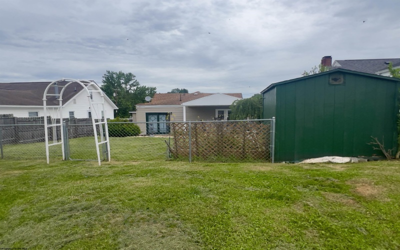 443 Lawman Avenue, Bridgeport, West Virginia 26330, 3 Bedrooms Bedrooms, 6 Rooms Rooms,1 BathroomBathrooms,Single Family Detached,For Sale,Lawman,10159904