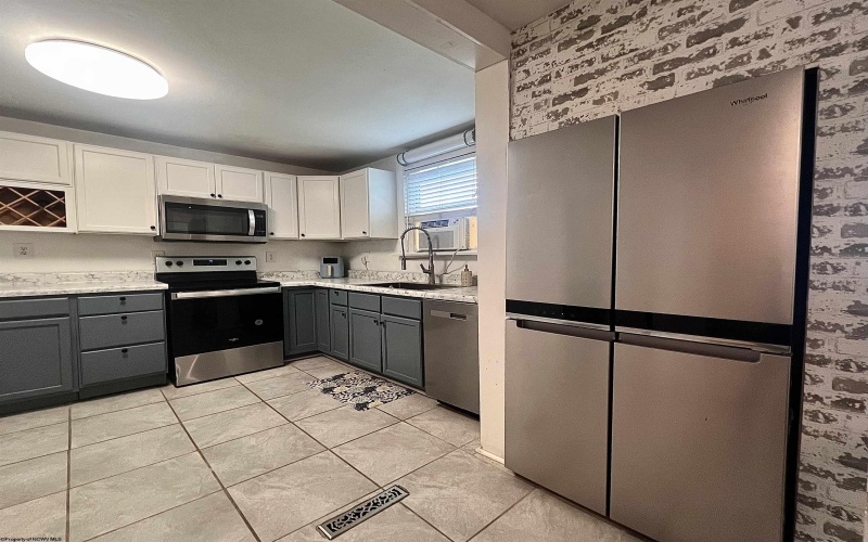 443 Lawman Avenue, Bridgeport, West Virginia 26330, 3 Bedrooms Bedrooms, 6 Rooms Rooms,1 BathroomBathrooms,Single Family Detached,For Sale,Lawman,10159904