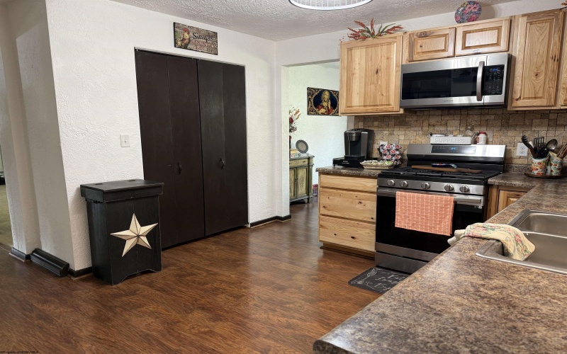 28 Fairway Lane, Fairmont, West Virginia 26554, 3 Bedrooms Bedrooms, 10 Rooms Rooms,2 BathroomsBathrooms,Single Family Detached,For Sale,Fairway,10159906