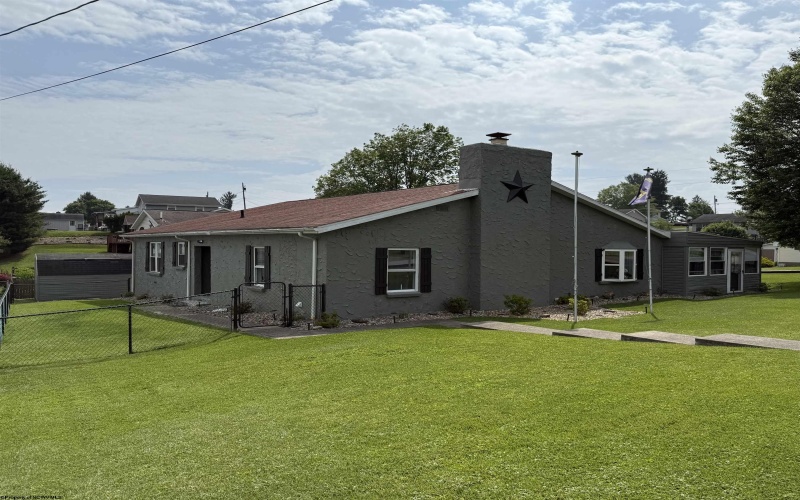 28 Fairway Lane, Fairmont, West Virginia 26554, 3 Bedrooms Bedrooms, 10 Rooms Rooms,2 BathroomsBathrooms,Single Family Detached,For Sale,Fairway,10159906