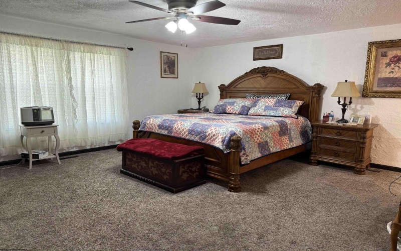 28 Fairway Lane, Fairmont, West Virginia 26554, 3 Bedrooms Bedrooms, 10 Rooms Rooms,2 BathroomsBathrooms,Single Family Detached,For Sale,Fairway,10159906