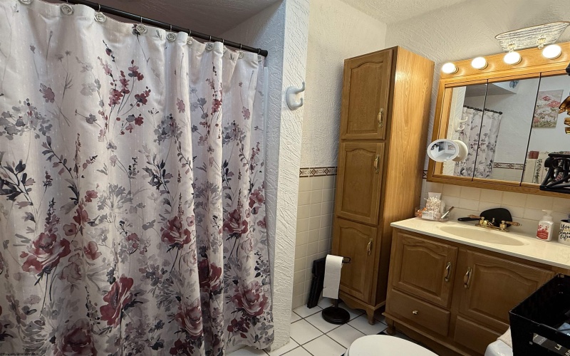 28 Fairway Lane, Fairmont, West Virginia 26554, 3 Bedrooms Bedrooms, 10 Rooms Rooms,2 BathroomsBathrooms,Single Family Detached,For Sale,Fairway,10159906
