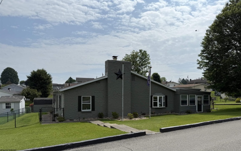 28 Fairway Lane, Fairmont, West Virginia 26554, 3 Bedrooms Bedrooms, 10 Rooms Rooms,2 BathroomsBathrooms,Single Family Detached,For Sale,Fairway,10159906