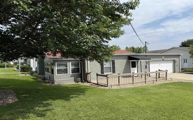 28 Fairway Lane, Fairmont, West Virginia 26554, 3 Bedrooms Bedrooms, 10 Rooms Rooms,2 BathroomsBathrooms,Single Family Detached,For Sale,Fairway,10159906